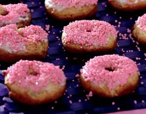 Pembe Şekerli Donut