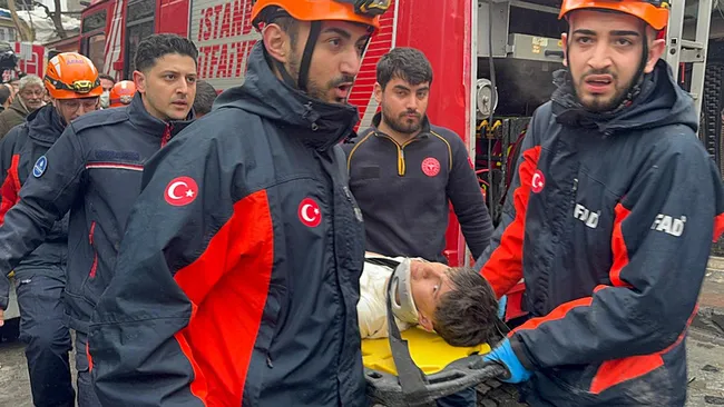 son-dakika-fatihte-2-bina-coktu-4-kisi-enkaz-altindan-sag-olarak-kurtarildi-enkaz-altindaki-1-kisi-icin-calism-1774174458574.jpeg (800×450)