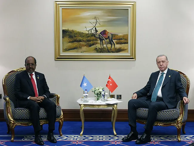 baskan-erdogan-katarda-irak-basbakani-sudani-ile-gorustu-1757947491057.jpeg Başkan Erdoğan'dan Katar'da diplomasi trafiği! Peş peşe kritik temaslar