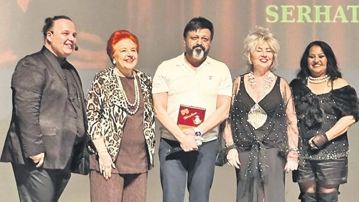 Serhat Kılıç’a 3 ödül – Son Dakika Magazin Haberleri