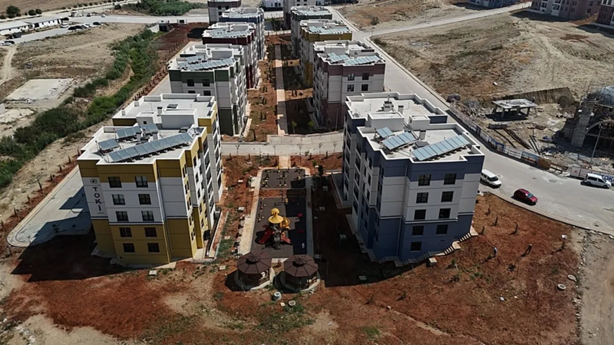 Yeni yuvalarının anahtarlarını teslim aldılar: Devletimiz çok güzel ev yapmışlar