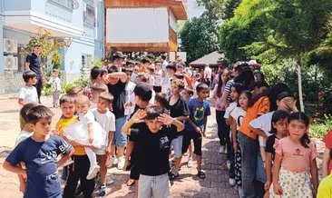 500 çocuğa bayram harçlığı dağıttılar #adana