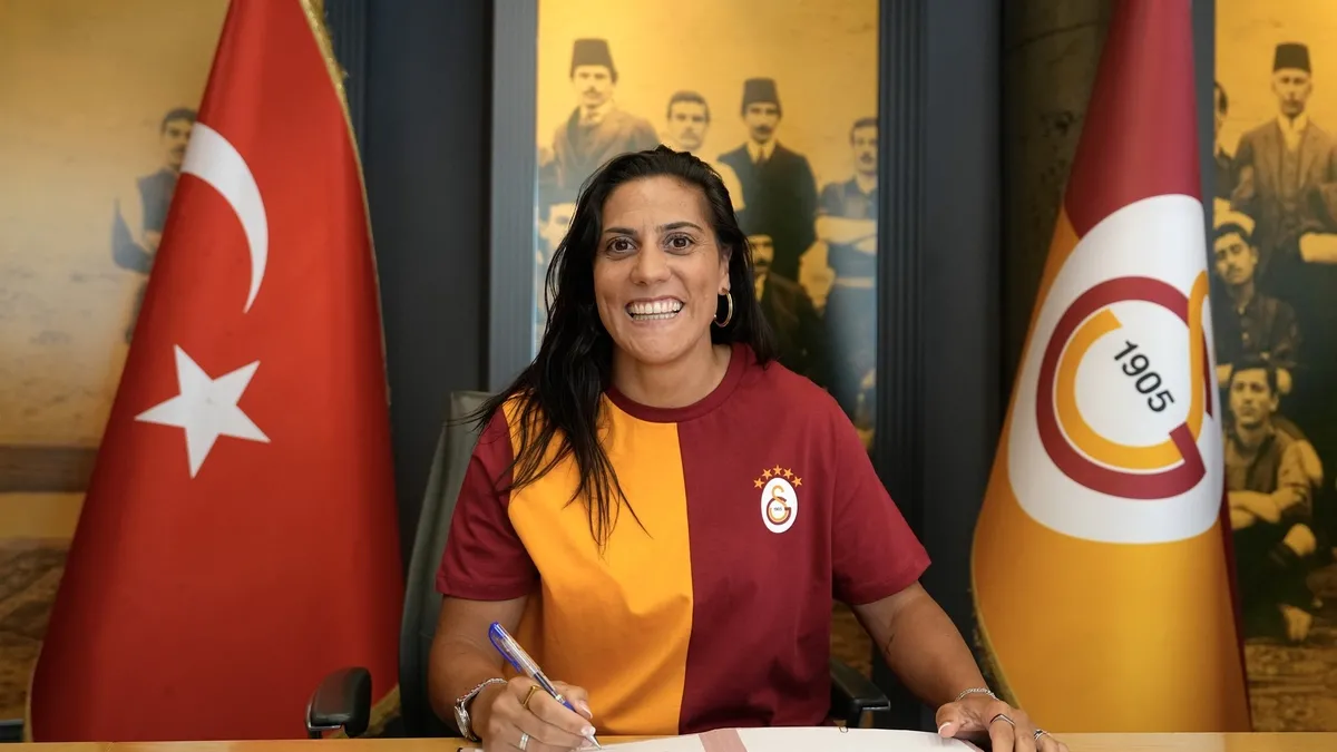 Galatasaray Kadın Futbol Takımı’ndan dikkat çeken transfer Galatasaray Kadın Futbol Takımı’ndan dikkat çeken transfer