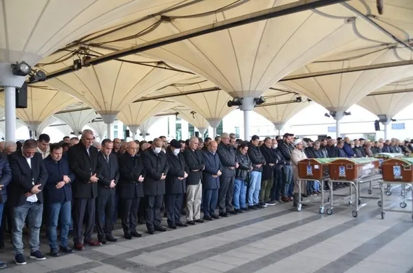 15-temmuz-gazisi-davut-ala-pasanin-babasi-son-yolculuguna-ugurlandi-1680526265342.jpg