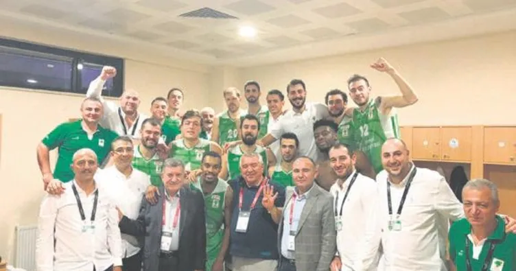 Şampıyon galıbıyetle başladı