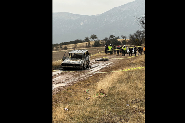 son-dakika-ispartadaki-kesik-bas-cinayetinde-flas-detay-yanmis-otomobilin-yaninda-bulunmustu-aracin-onunu-kesi-1765266475573.gif (1199×800)