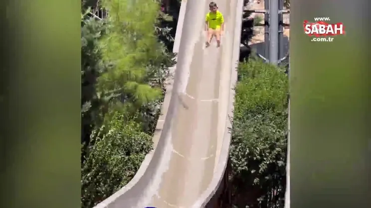 Burak Özçivit ve Fahriye Evcen’in oğlu Karan suda oyunlar oynadı! İşte Fahriye Evcen’in yayınladığı o eğlenceli anlar!