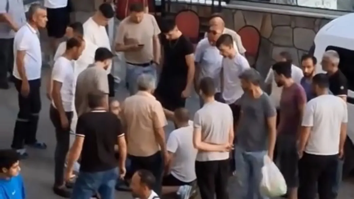 Bursa’da akraba kavgasında kan aktı: Amca silahla yeğenini yaraladı! Bursa’da akraba kavgasında kan aktı: Amca silahla yeğenini yaraladı!