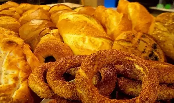 ekmek-ve-simit-fiyatlarina-zam-icin-yeni-karar-yeni-fiyatlar-icin-son-sozu-ticaret-bakanligi-soyleyecek-1770186432023.png