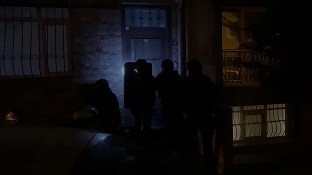 İstanbul'da DEAŞ terör örgütüne operasyon: 11 şüpheli gözaltına alındı