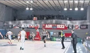 Irkçı pankarta skandal ceza!