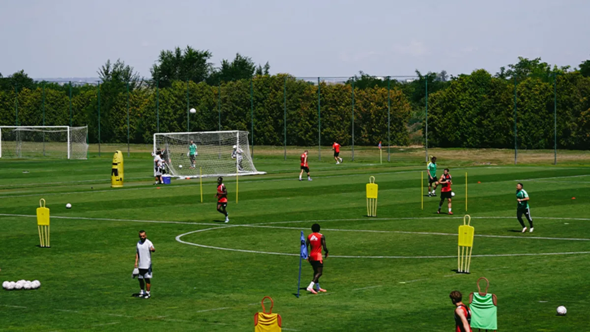 Gaziantep FK futbol takımı Belgrad'da antrenman yapıyor.