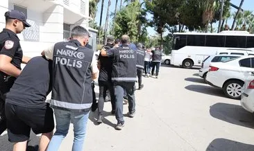 Mersin'de 7 kişi tutuklandı: Binlerce lira ele geçirildi! Otomobildeki bardak kolilerinin içinden çıkanlar... #mersin
