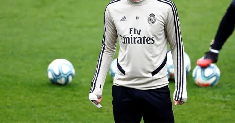 Real Madridli yıldız Gareth Bale tribünde uyudu!