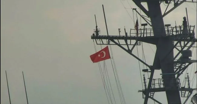 Abd Savas Gemisi Uss Porter Istanbul Bogazi Ndan Gecti Gemi Gecisi Esnasinda Gonderde Turk Bayragi Dalgalandirdi Dunya Haberleri