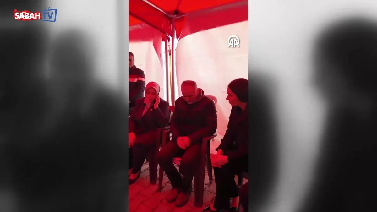 Cumhurbaşkanı Erdoğan, Samsunlu şehidin babasıyla telefonda görüşerek başsağlığı diledi videosunu izle Cumhurbaşkanı Erdoğan, Samsunlu şehidin babasıyla telefonda görüşerek başsağlığı diledi videosunu izle