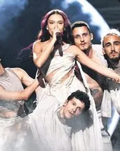 Yuhalanan İsrailli şarkıcı Eurovision’da finale kaldı