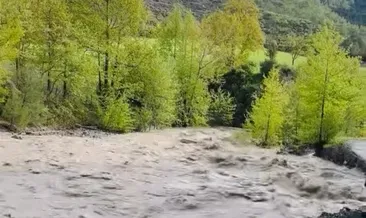 Yeşilırmak taştı, HES yolu çöktü