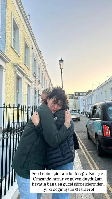 Bergüzar Korel yakın dostu Esra Erol’un doğum gününü böyle kutladı! Sen benim için tam bu fotoğrafsın işte