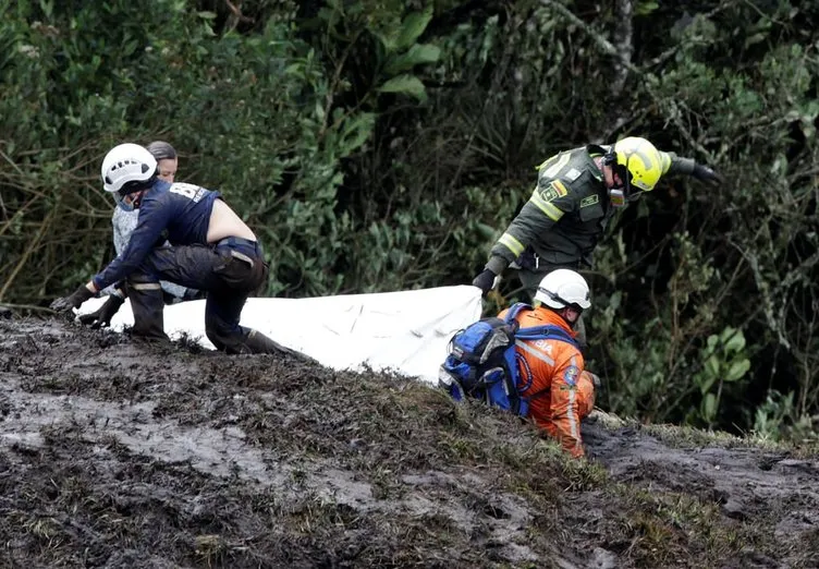 Kolombiya’da düşen uçağın enkazından şok görüntüler