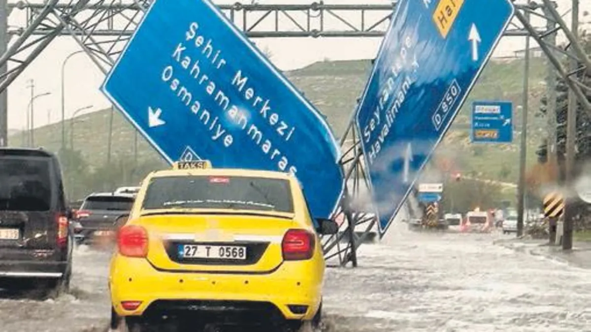 Süper hücre yıktı geçti: 1 ölü, 43 yaralı Süper hücre yıktı geçti: 1 ölü, 43 yaralı
