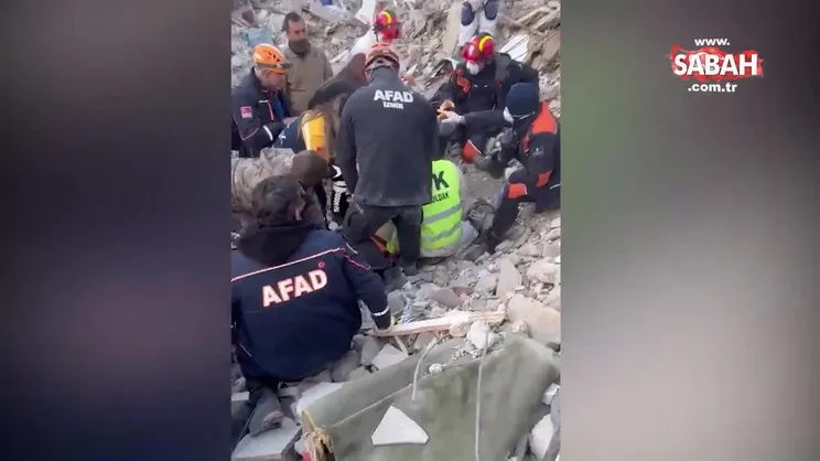 15 yaşındaki Mustafa Mirsat Kılınç enkaz altından böyle kurtarıldı | Video