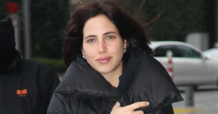 Zehra yalnız başına