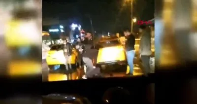 İstanbul Kadıköy’de taksi çalan şüphelinin taksiciler tarafından yakalanma anı kamerada