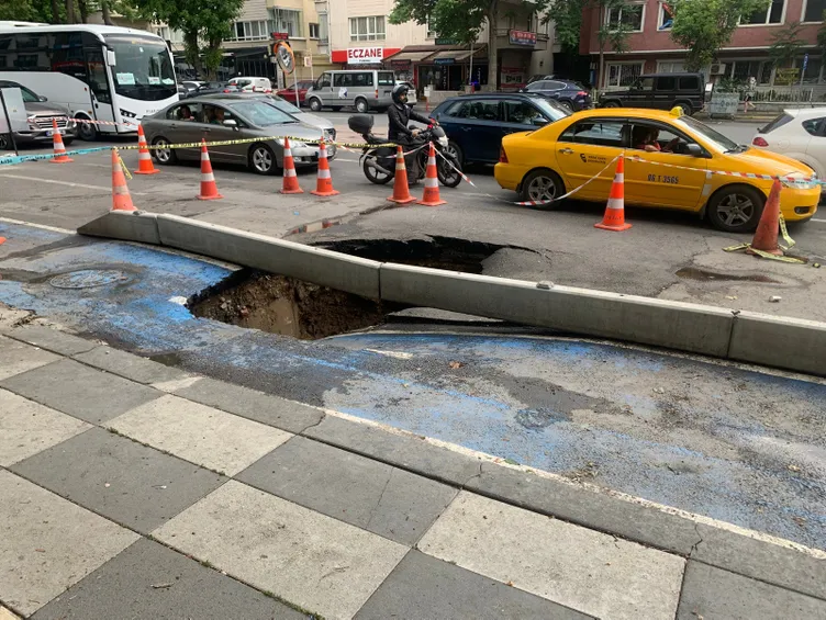 Son dakika | Ankara sular altında! Etkili sağanak yerini doluya bıraktı: Sokaklar dereye döndü, araçlar suya gömüldü