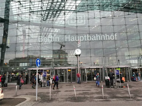 SON DAKİKA... Yarım tonluk bomba bulundu! Berlin boşaltılıyor