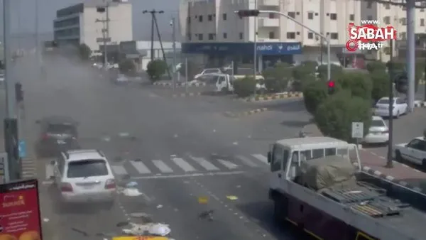 Suudi Arabistan’da tır kırmızı ışıkta bekleyen araçları biçti: 2 ölü, 2 yaralı | Video