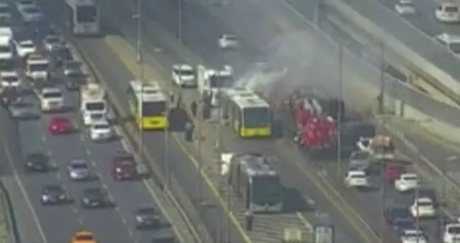 SON DAKİKA: Haliç'te metrobüs cayır cayır yandı! Korku dolu anlar...
