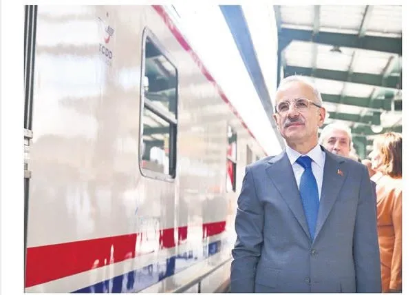 Tiyatro treni yola çıkıyor
