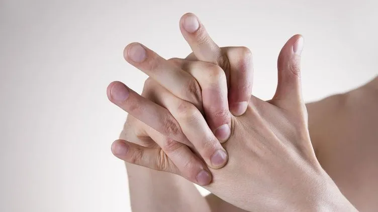 Parmak çıtlatmak zararlı mı?