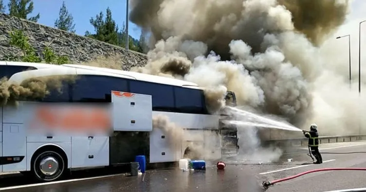 Adana’da seyir halindeki yolcu otobüsünde yangın
