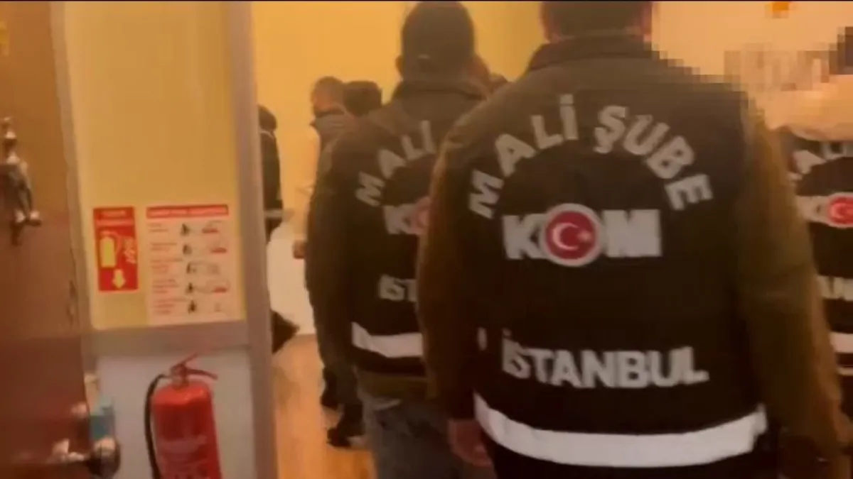 İki operasyonda gözaltına alınan 68 şüpheli adliyeye sevk edildi İki operasyonda gözaltına alınan 68 şüpheli adliyeye sevk edildi