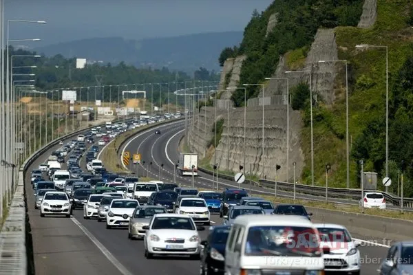 Yola çıkacaklar dikkat! Bolu'da trafik durma noktasına geldi