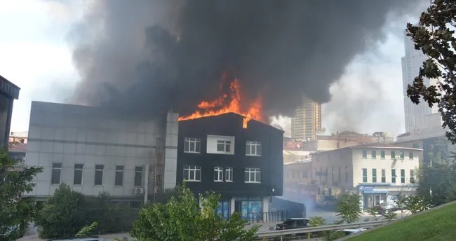 Son dakika: Ataşehir’de yangın! Ev ve iş yerlerine de sıçradı!