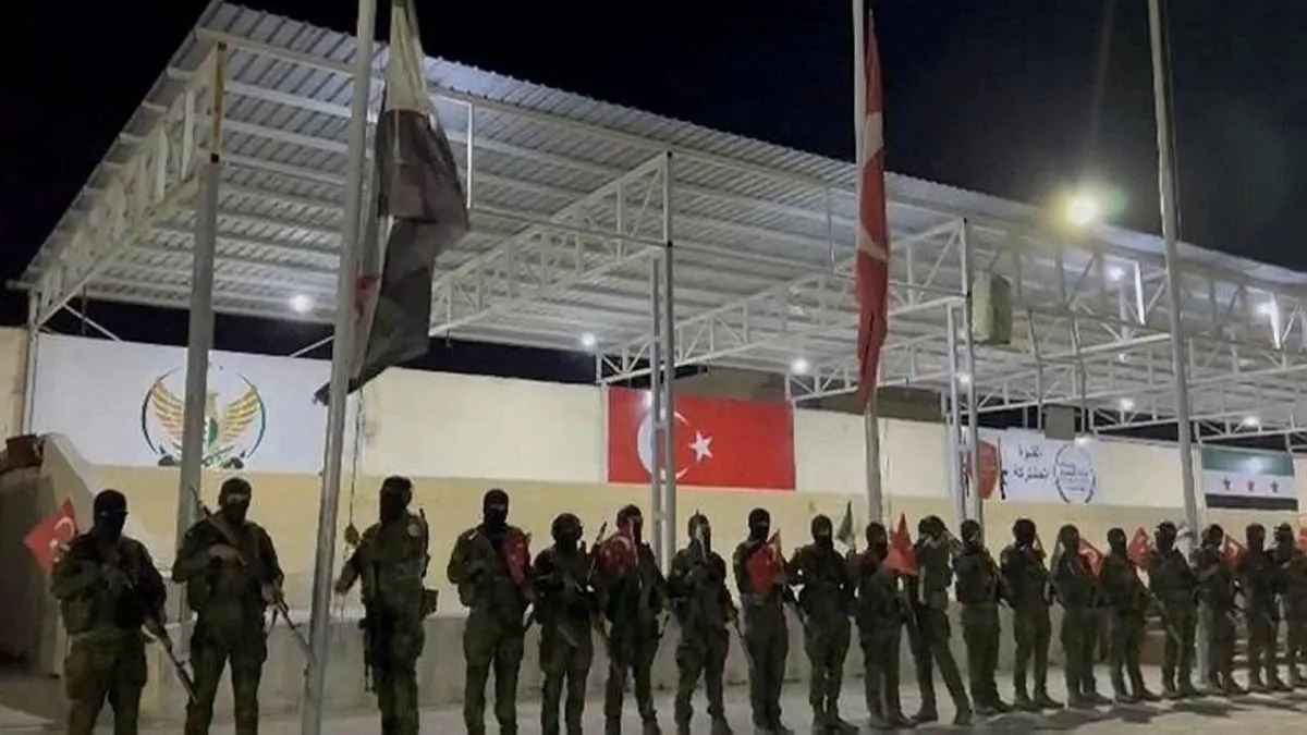 Suriyeli komutandan provokasyon uyarısı! “Fitnecilerin peşinden gitmeyin Türk bayrağına saygılı olun