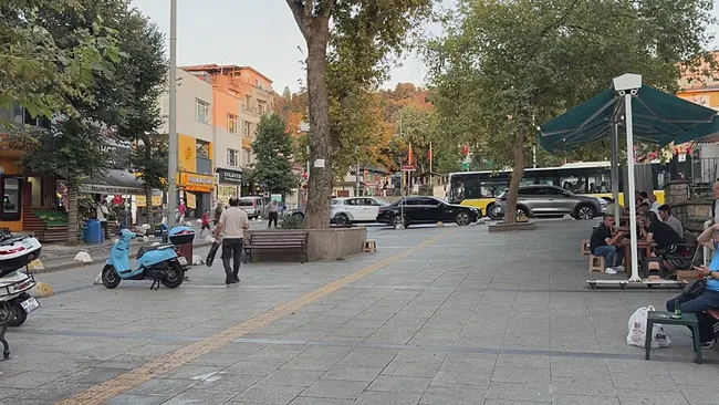 parkta-vahset-tartistigi-kisiyi-katletti-bankta-buldugum-bicagi-savurdum-1786469907184.jpeg