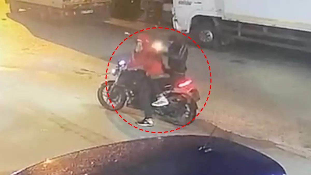 Tekirdağ’da korku dolu anlar! Motosikletle dehşet saçtı: İş yerini kurşun yağmuruna tuttu! Tekirdağ’da korku dolu anlar! Motosikletle dehşet saçtı: İş yerini kurşun yağmuruna tuttu!