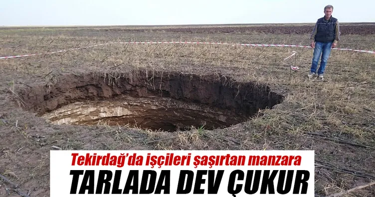 Tarlada dev obruk oluştu