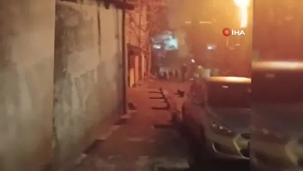 İstanbul Şişli'de gecekondu yangınında içeride bulunanlar kendilerini son anda dışarı böyle attı