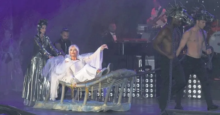 Madonna’nın tahtına oturdu