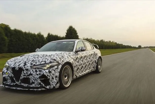 F1 PİLOTLARI YENİ ALFA ROMEO GİULİA GTA’YI TEST ETTİ