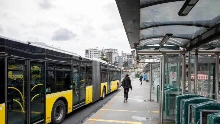 Bugün metrobüs, Marmaray, metrolar kaça kadar açık, saat kaçta bitiyor? 31 Aralık yılbaşında otobüs, metrobüs, Marmaray, metro saat kaça kadar çalışıyor?