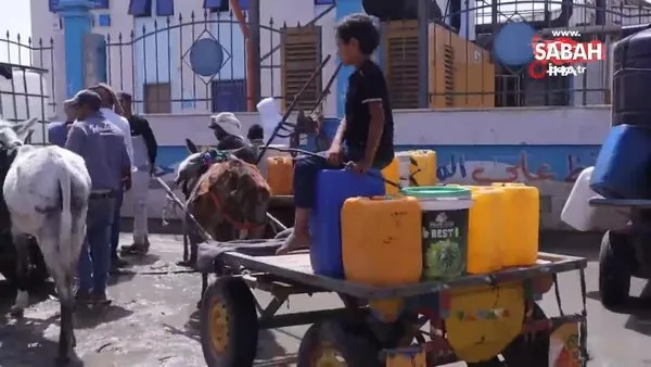 Gazzeliler içme suyu için saatlerce sıra bekliyor | Video