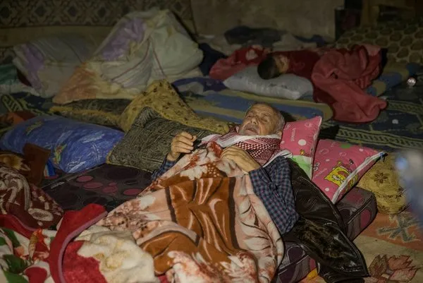 Teröristlerden korunmak için depoda saklanmışlar!