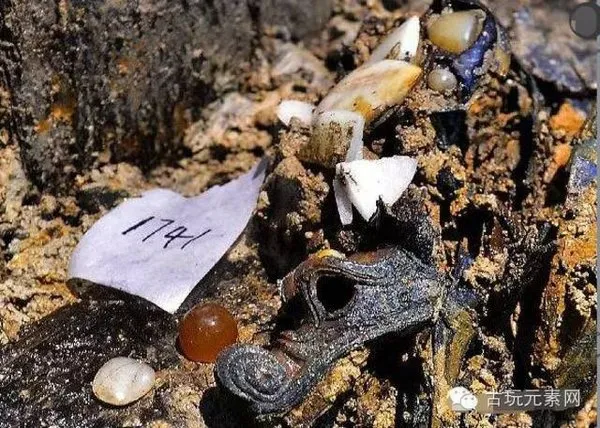 Arkeologlar mezarı açınca gözlerine inanamadılar