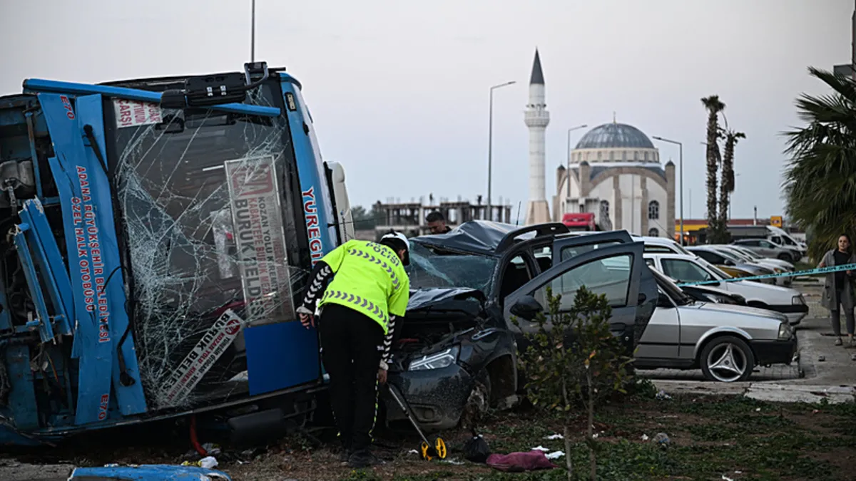 Adana’da yürekleri ağza getiren kaza: 7 yaralı! Adana’da yürekleri ağza getiren kaza: 7 yaralı!